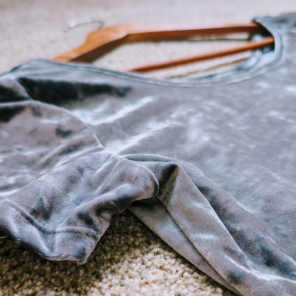 Blue Velvet Crop Top - Picture 8 of 9